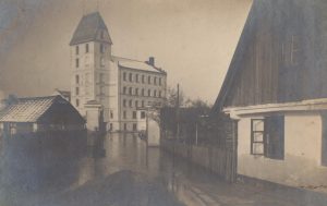 Baštecký mlýn za povodně v lednu 1920